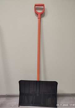 Лопата снеговая "CARBOLUX ПП-2" 375 Х 520мм с алюм. черенком, черная 26-ПП2-Ч-Ао-о